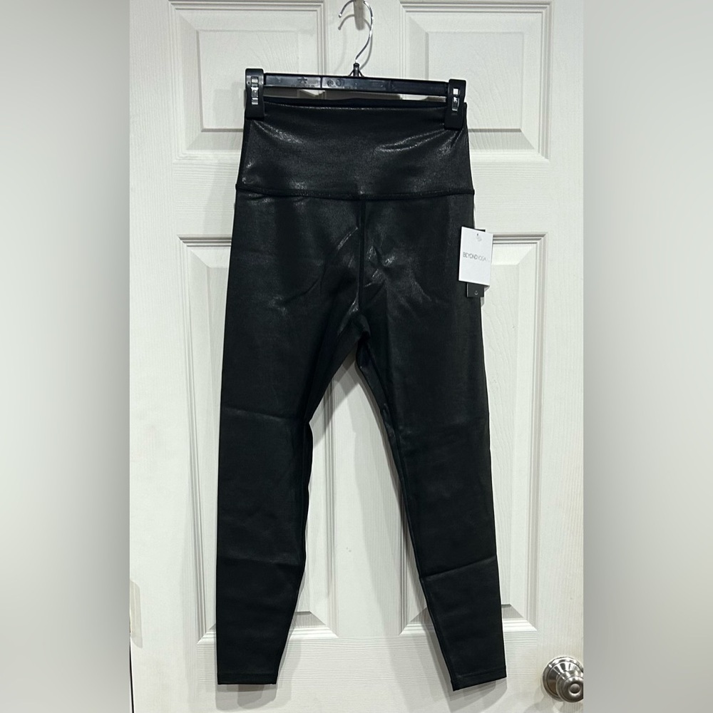 Beyond Yoga Women's Medium Heather Rib Black Shine High Waisted NWT Midi Legging